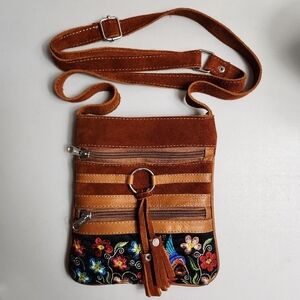 Shiloh Womens Boho Brown Suede Floral Embroidered Small Crossbody Bag